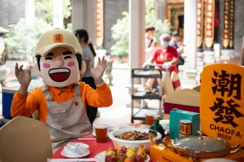 港星张智霖现身广州猎德宗祠,“龙船饭”品出广府百年烟火气