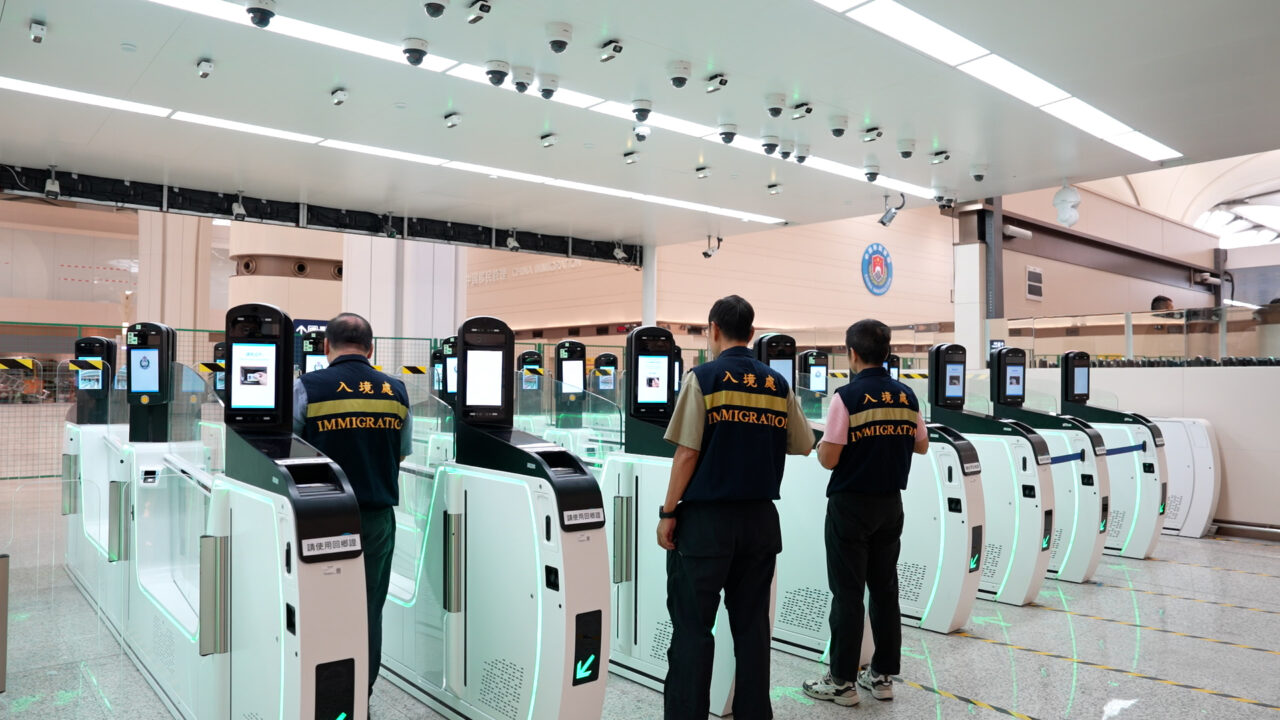 “合作查验、一次放行”自助通道
