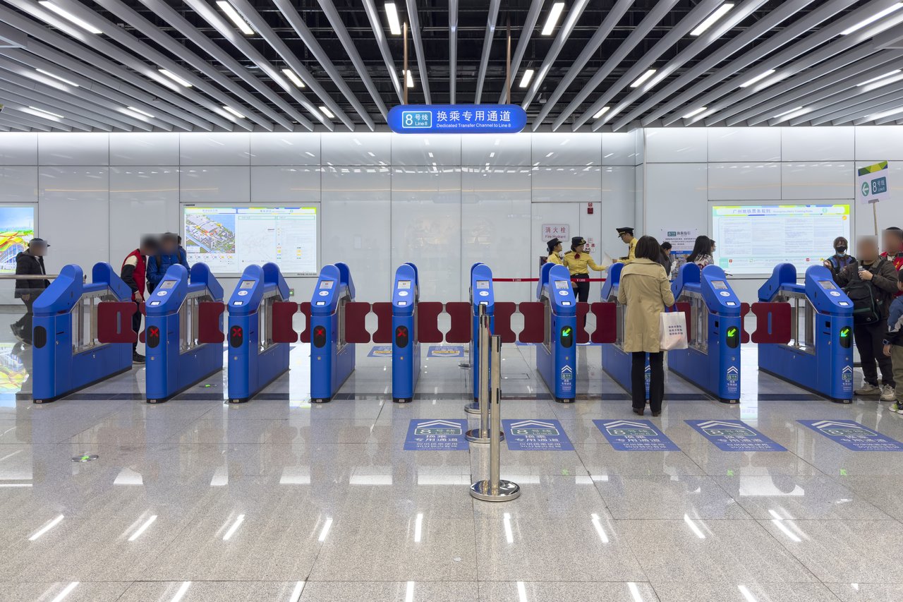琶洲站8号线换乘专用通道