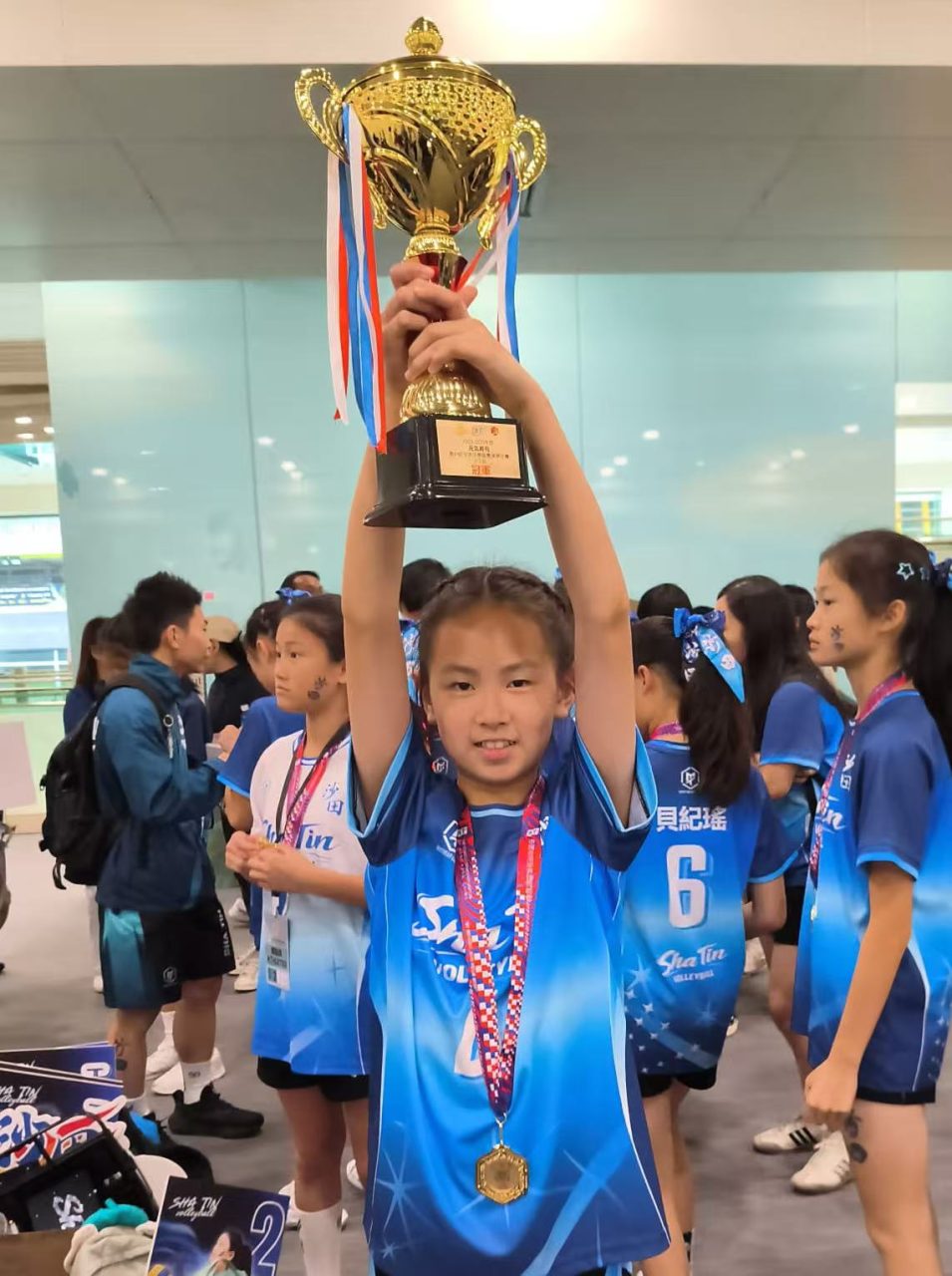 湾区少年王琛俙勇夺全港小学女排总冠军
