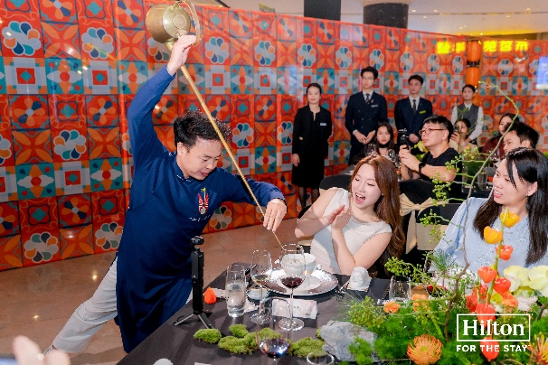 佛山“功夫”不只是武术：从咏春、藤编到粤菜，希尔顿探索岭南文化新体验
