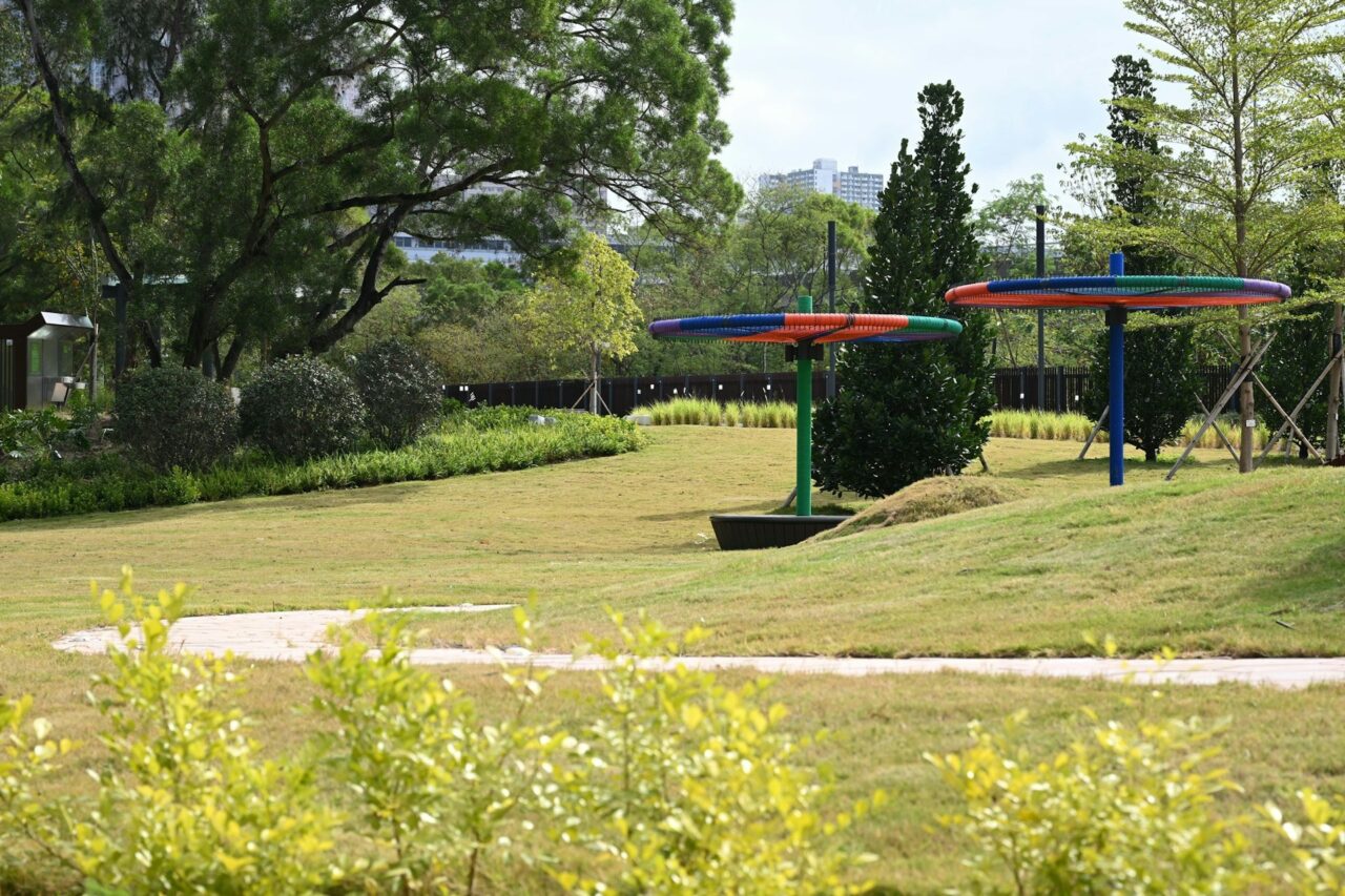 葵涌公園前身為醉酒灣堆填區。該堆填區於1979年關閉,並已完成修復。公園第一期面積約3.02公頃,於2025年12月17日啟用。(康文署圖片)