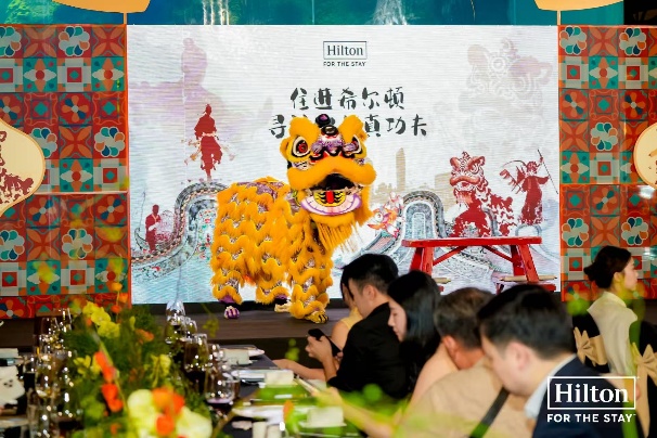 佛山“功夫”不只是武术：从咏春、藤编到粤菜，希尔顿探索岭南文化新体验