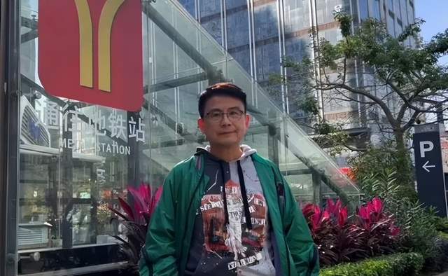 走出港剧的明星,正在广州市场买菜……