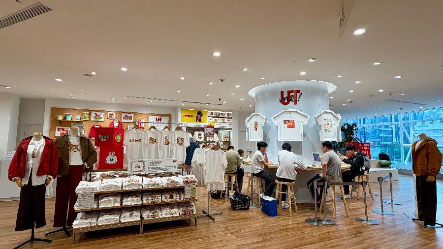 当广州年味遇上优衣库马年新装：国际品牌的本土化表达