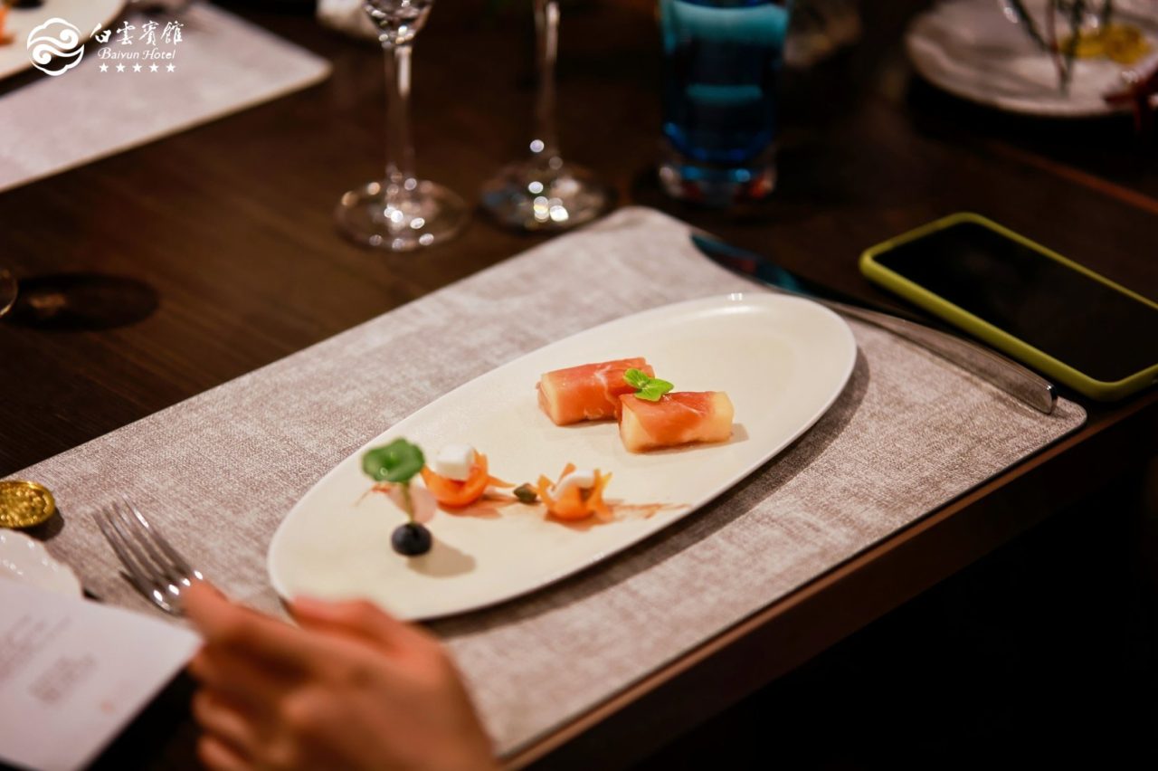 白云宾馆云馔·意新 鎏金味旅美食节启幕,年末节日餐桌在城市中徐徐展开